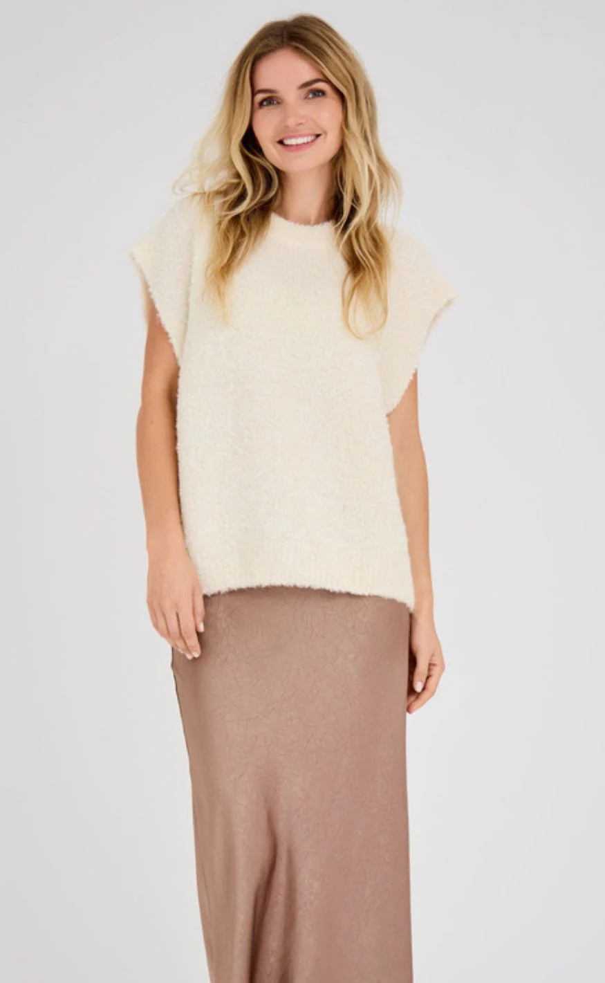 A-View Vest - Patrisia - Off White - Image 2