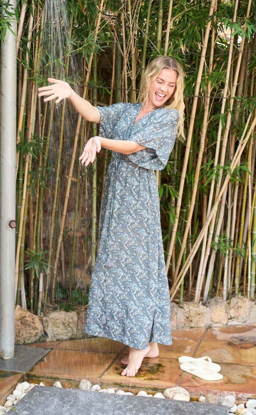 Black Colour Kjole - Luna Long V-neck - Glory Blue - Image 3