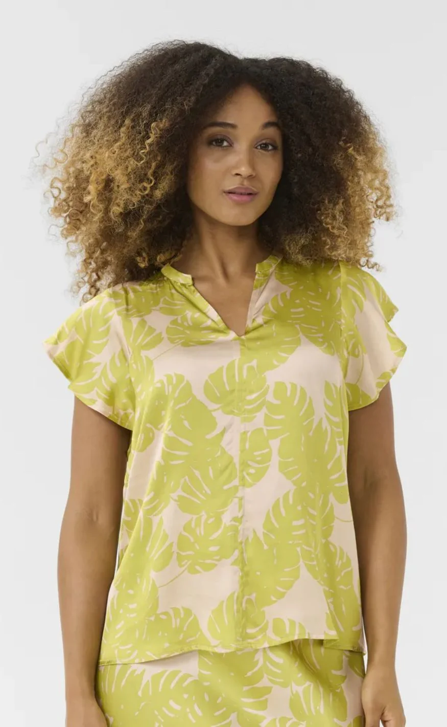 Culture Bluse - Miso Berna Capsleeve - Green Palm Leaves