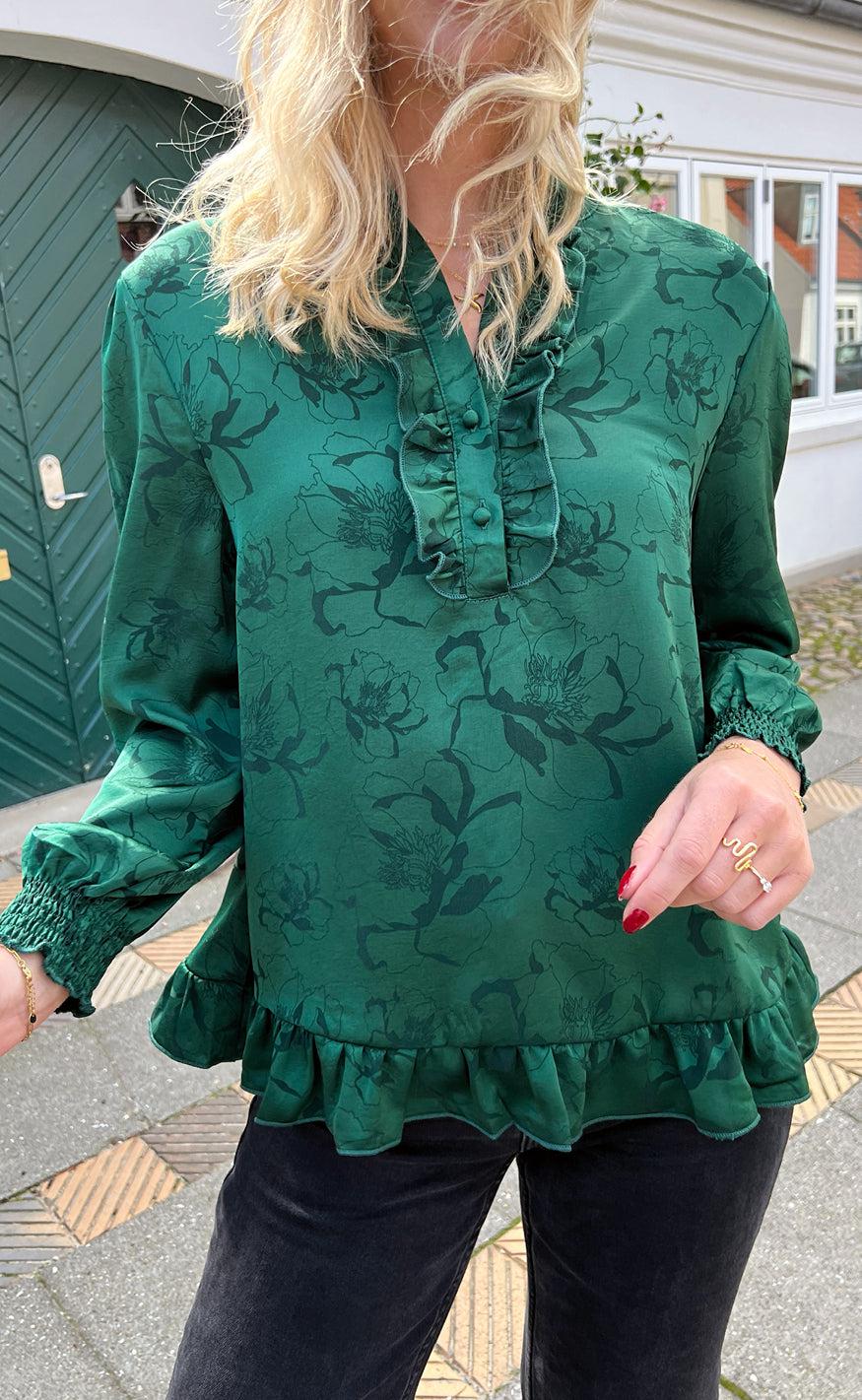Say INA Copenhagen Bluse - Pia - Green Flower - Image 3