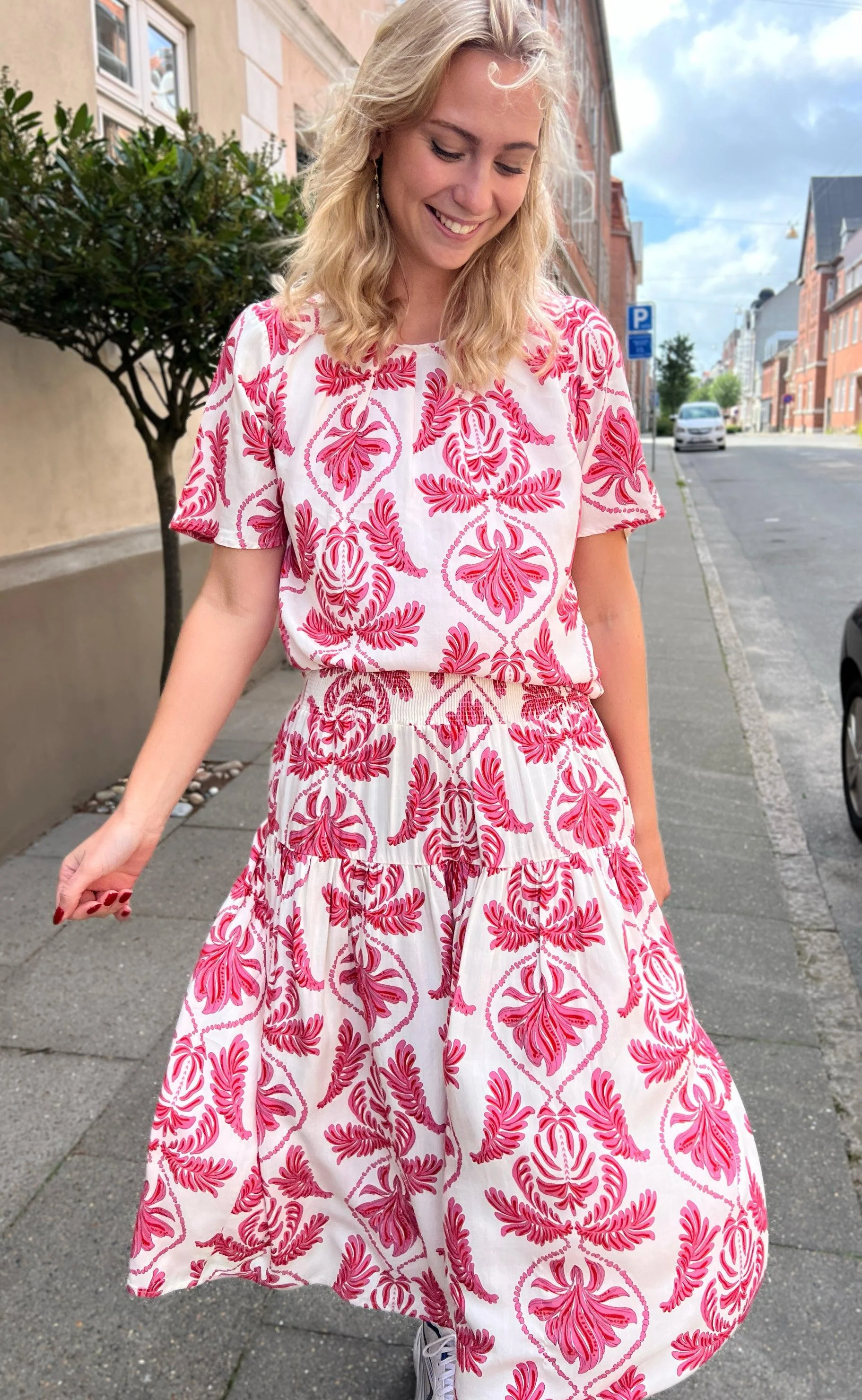 Say INA Copenhagen Bluse - Vicky - White/Pink Paisley - Image 3