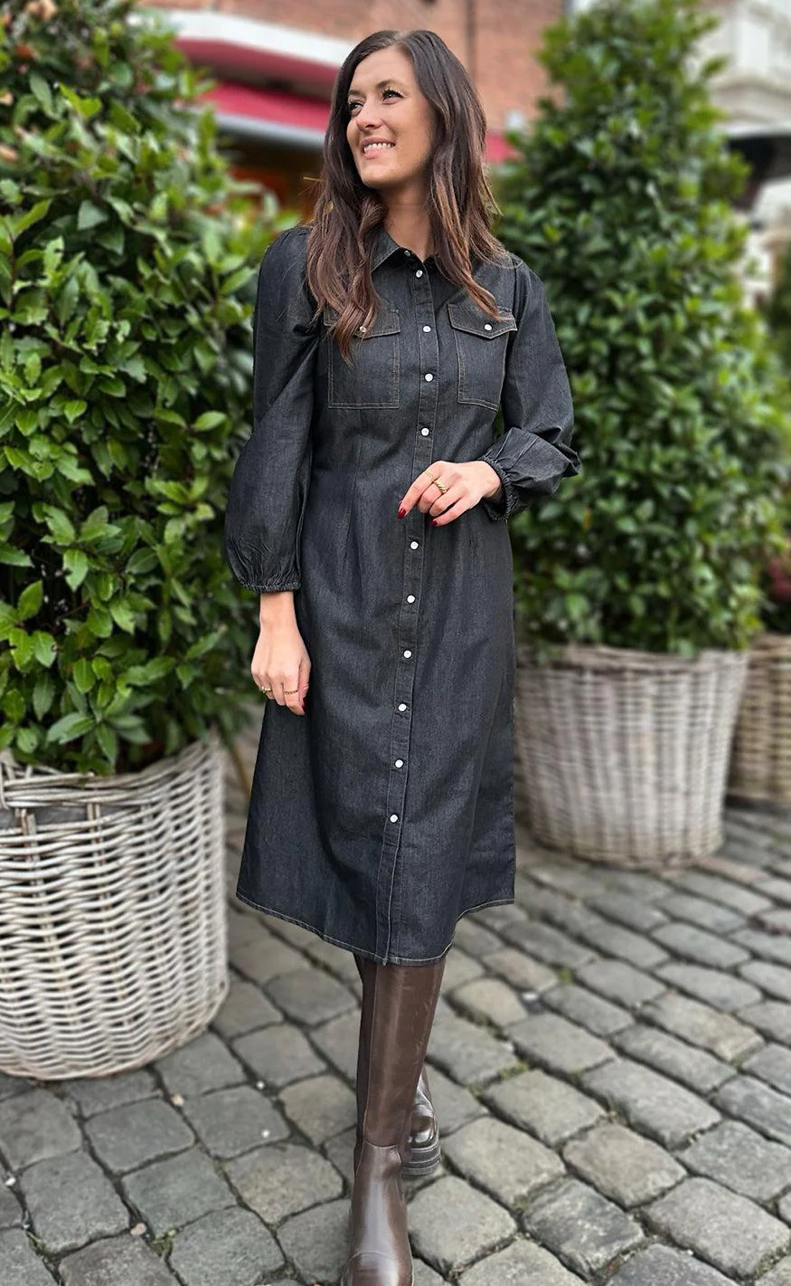Say INA Copenhagen Kjole - Detia - Black Denim - Image 3