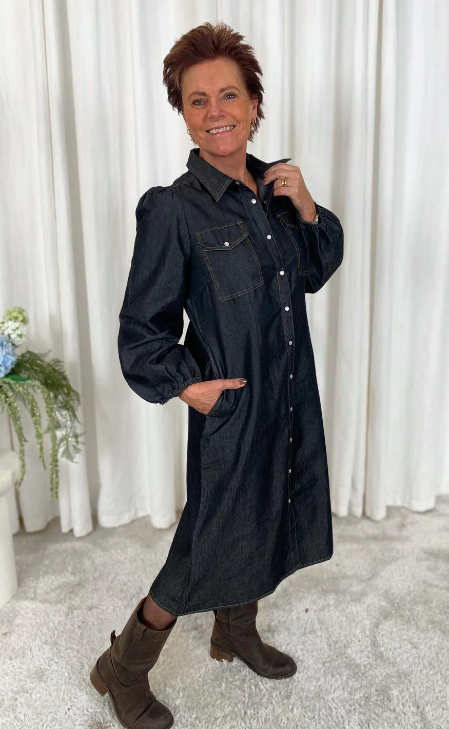 Say INA Copenhagen Kjole - Detia - Black Denim - Image 4