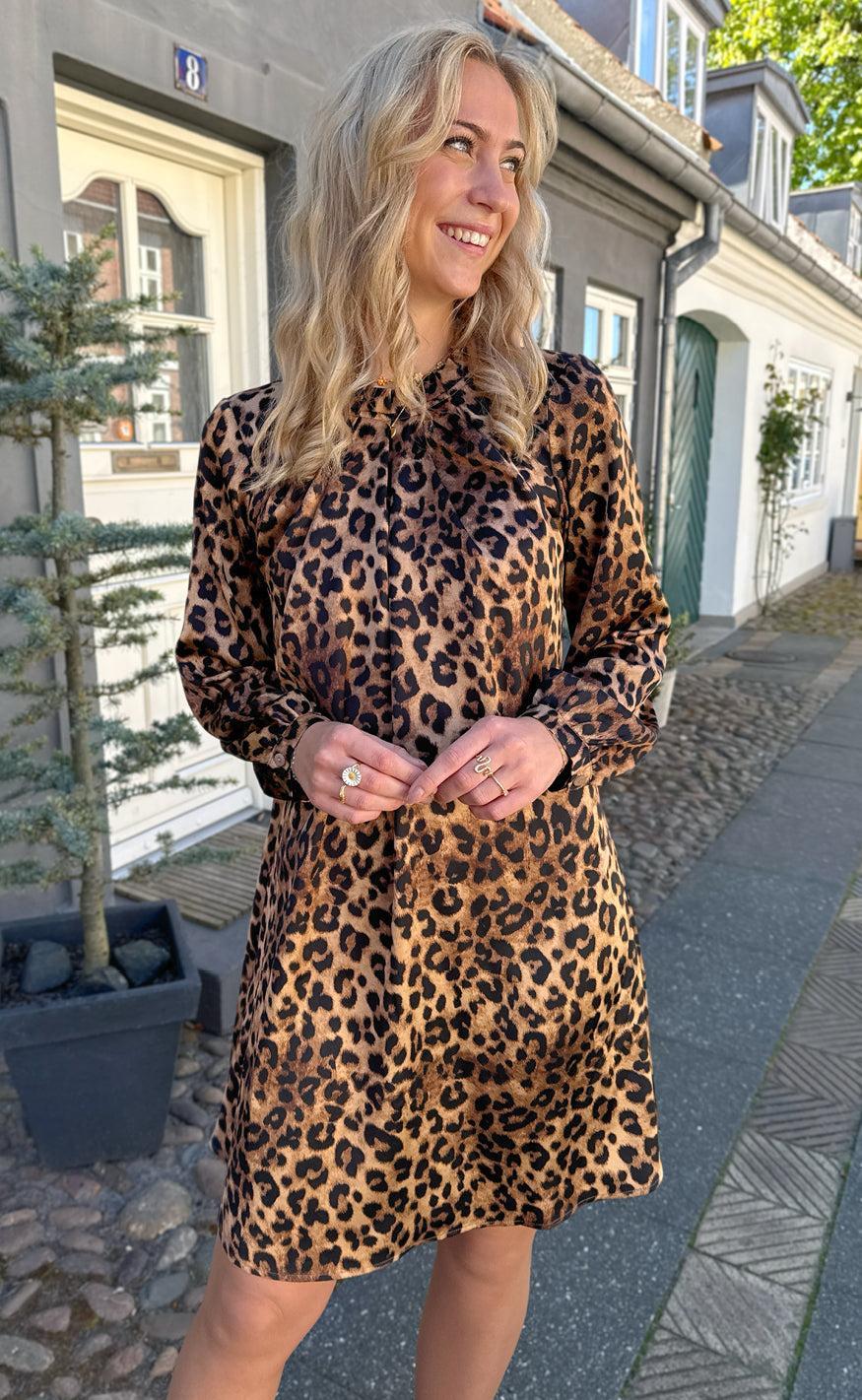 Say INA Copenhagen Kjole - Hazel - Leopard - Image 3