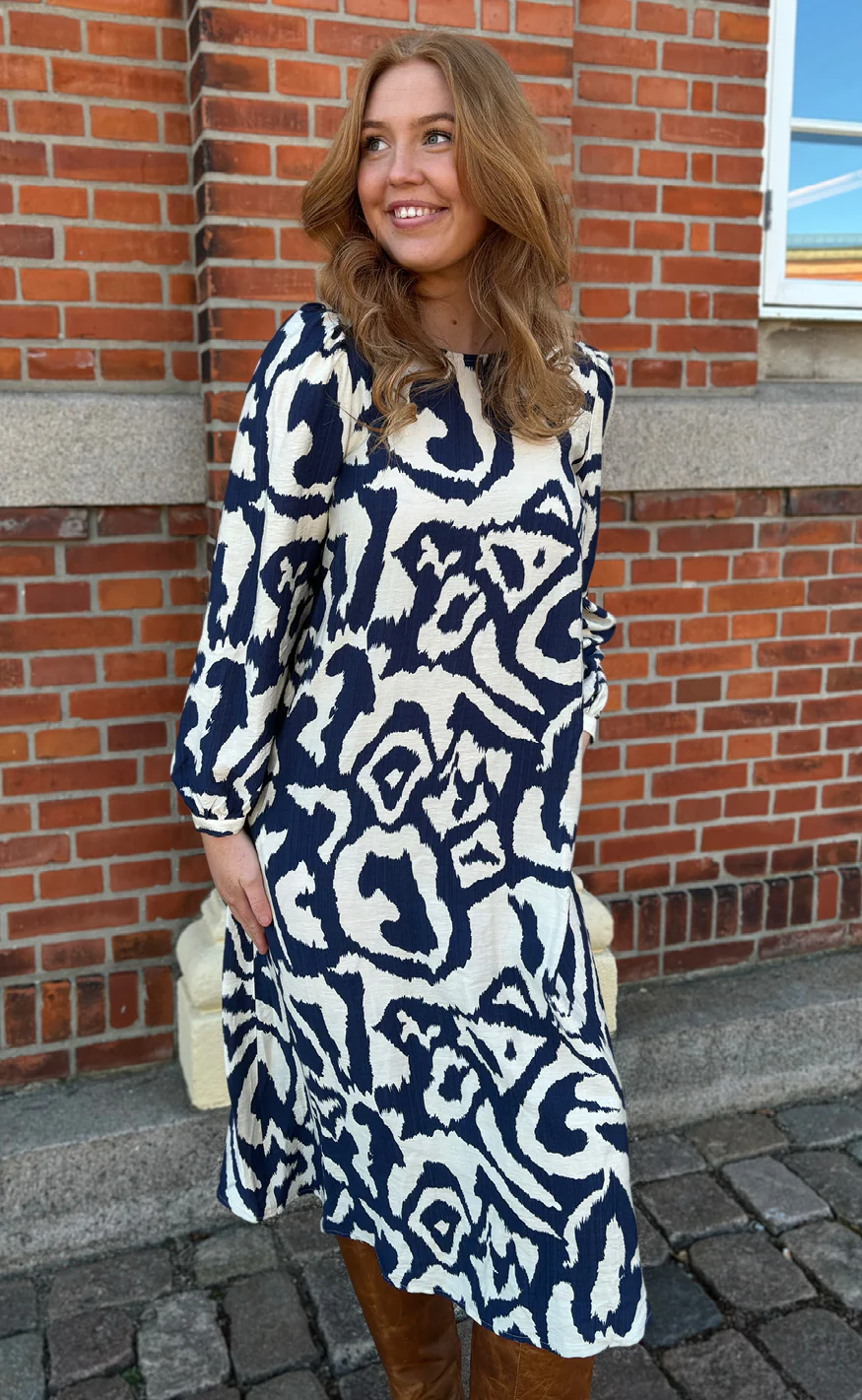 Say INA Copenhagen Kjole - Nia - Blue Art - Image 5
