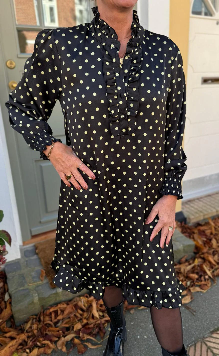 Say INA Copenhagen Kjole - Pia - Black W. Green Dots - Image 3