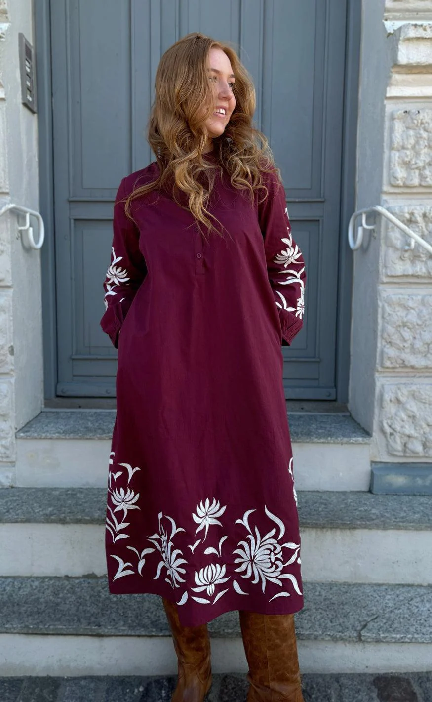 Say INA Copenhagen Kjole - Tilde Long - Burgundy Red W. Embroidery - Image 6