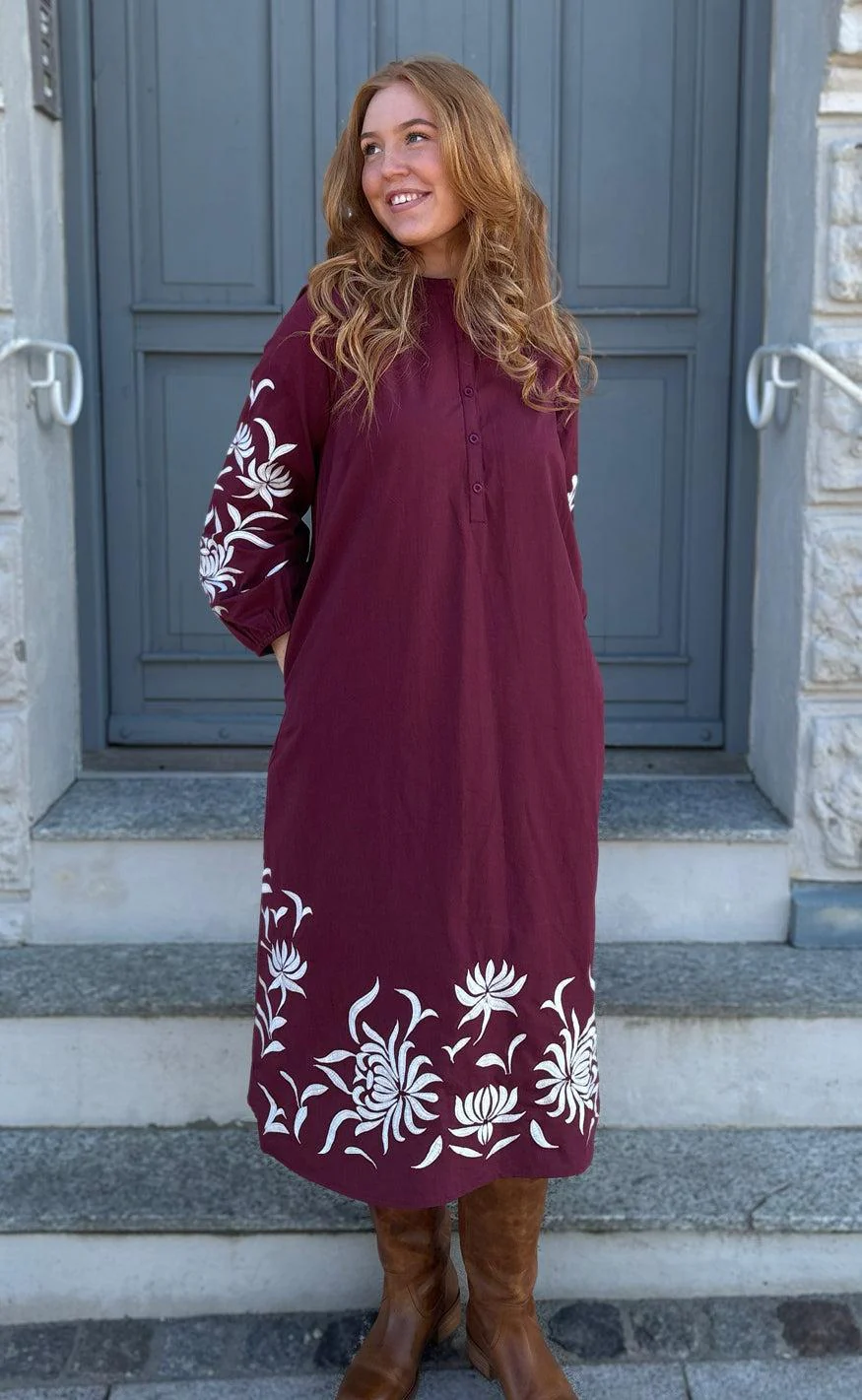 Say INA Copenhagen Kjole - Tilde Long - Burgundy Red W. Embroidery - Image 8