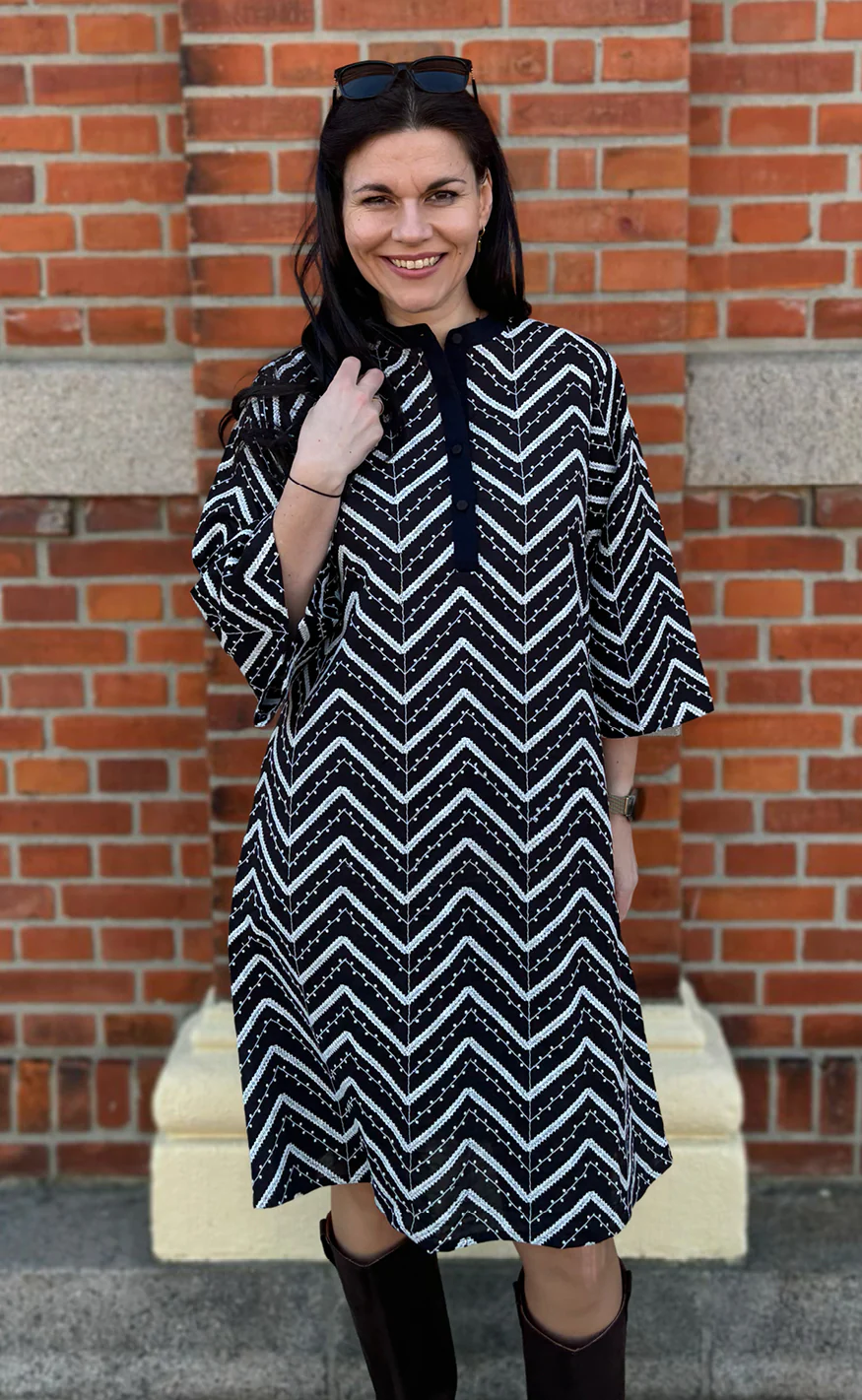 Say INA Copenhagen Kjole - Zara Zig Zag - Black W. White - Image 2