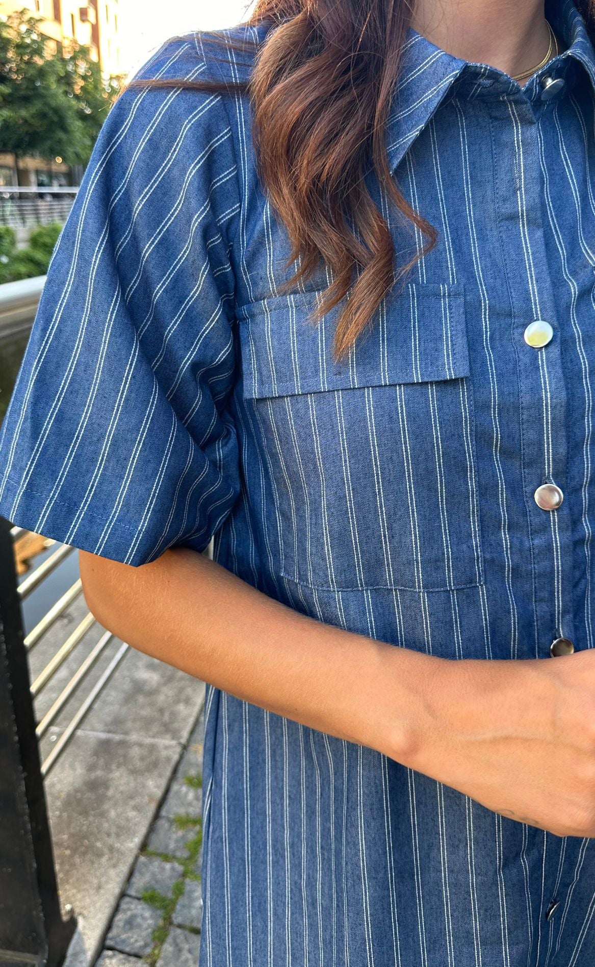 Say INA Copenhagen Kjole - Sif - Denim Blue Pinstripe - Image 2