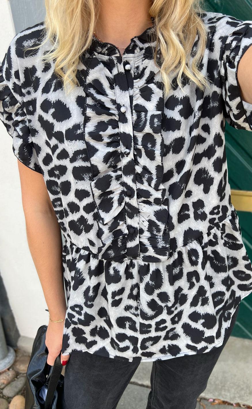 Say INA Copenhagen Top - Freya - Grey Leopard - Image 2