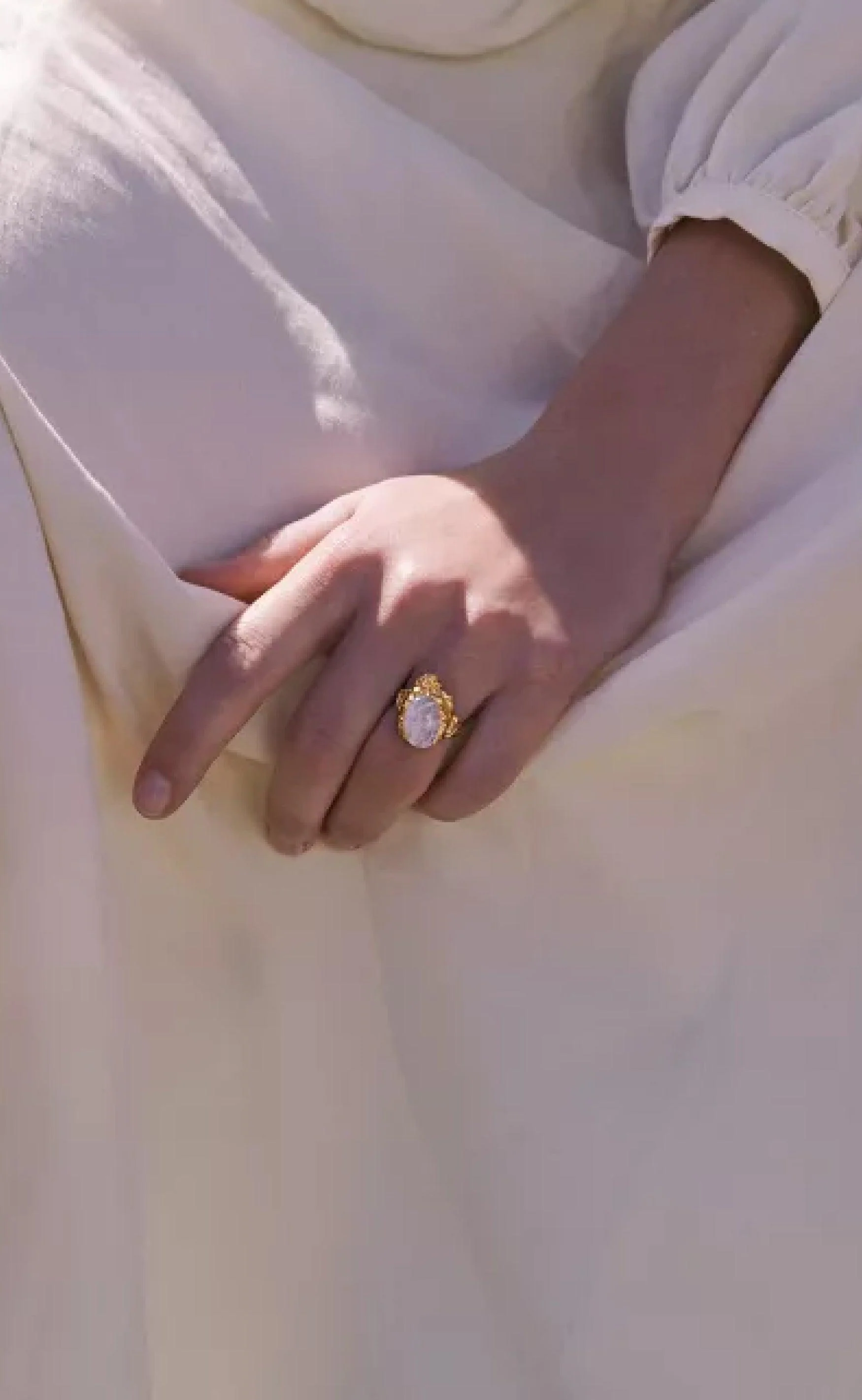 Maanesten Ring - Gudinde - Gold Colour - Image 2