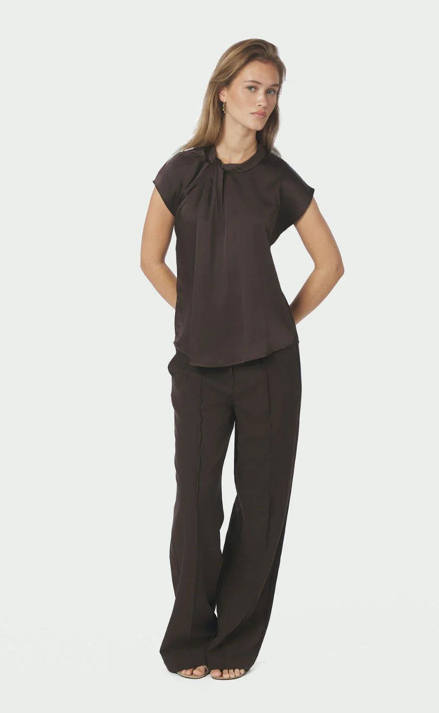Neo Noir Bluse - Fleur Drapy Satin - Dark brown - Image 2