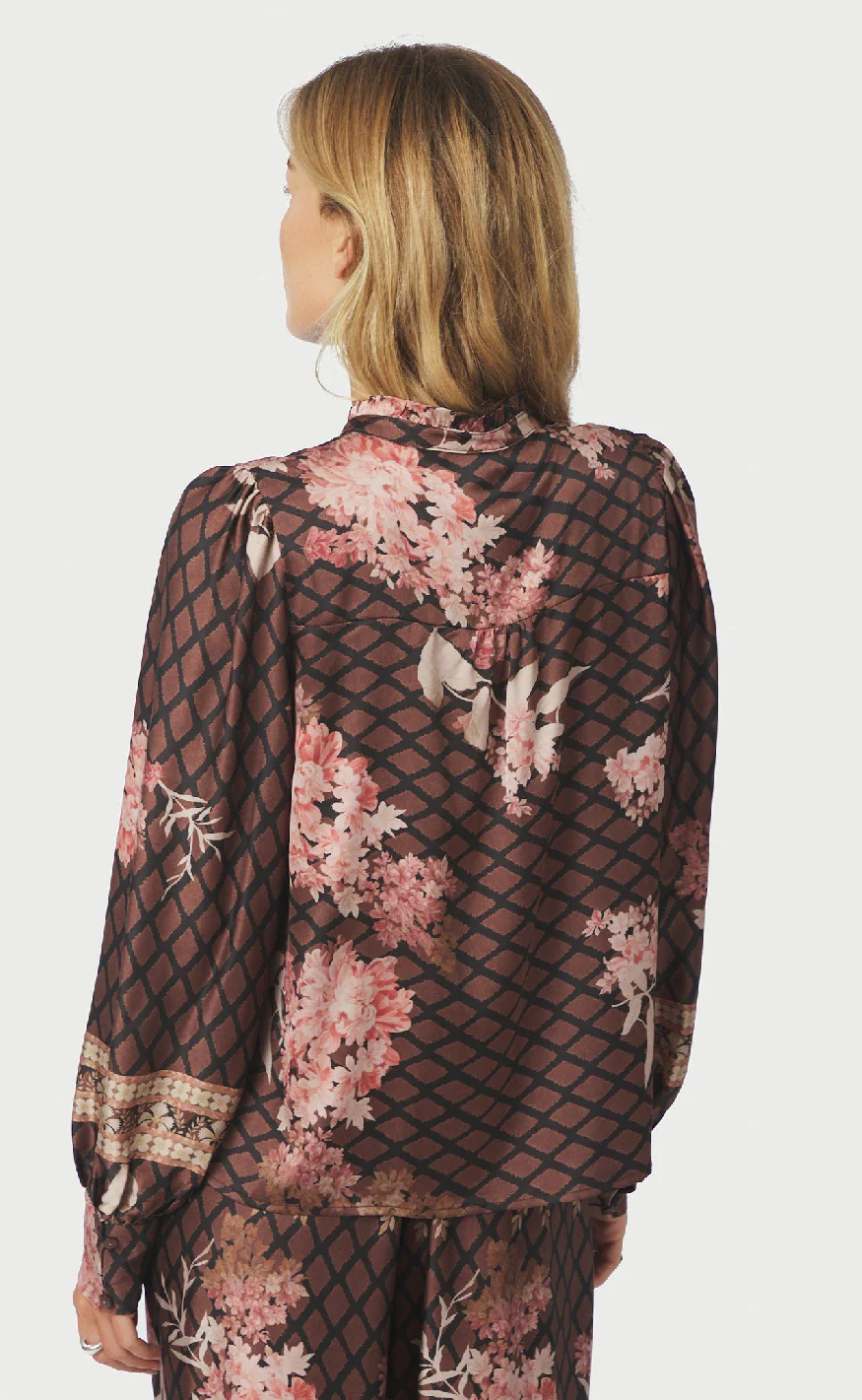 Neo Noir Bluse - Massima Botanical - Black - Image 3
