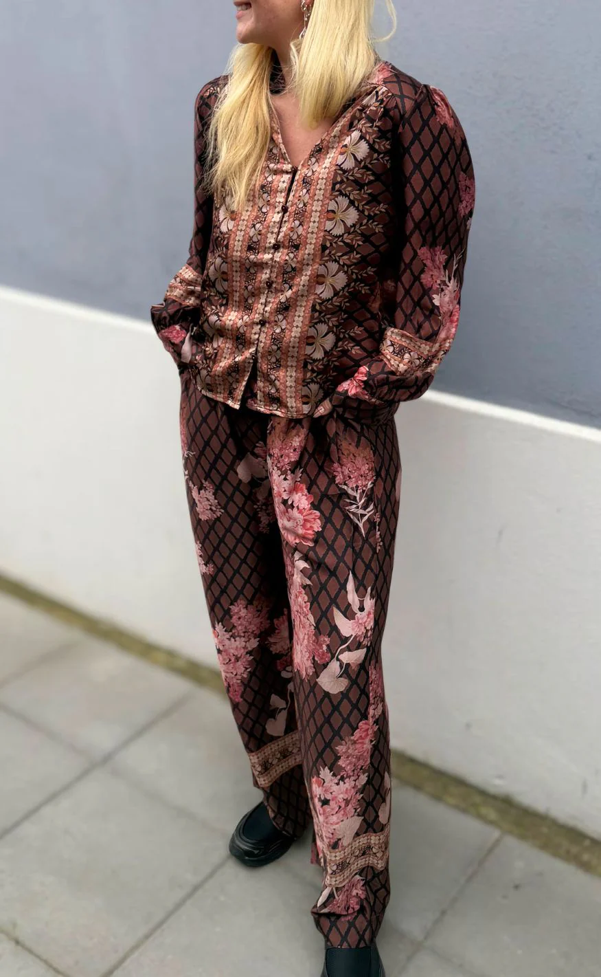 Neo Noir Bluse - Massima Botanical - Black - Image 7