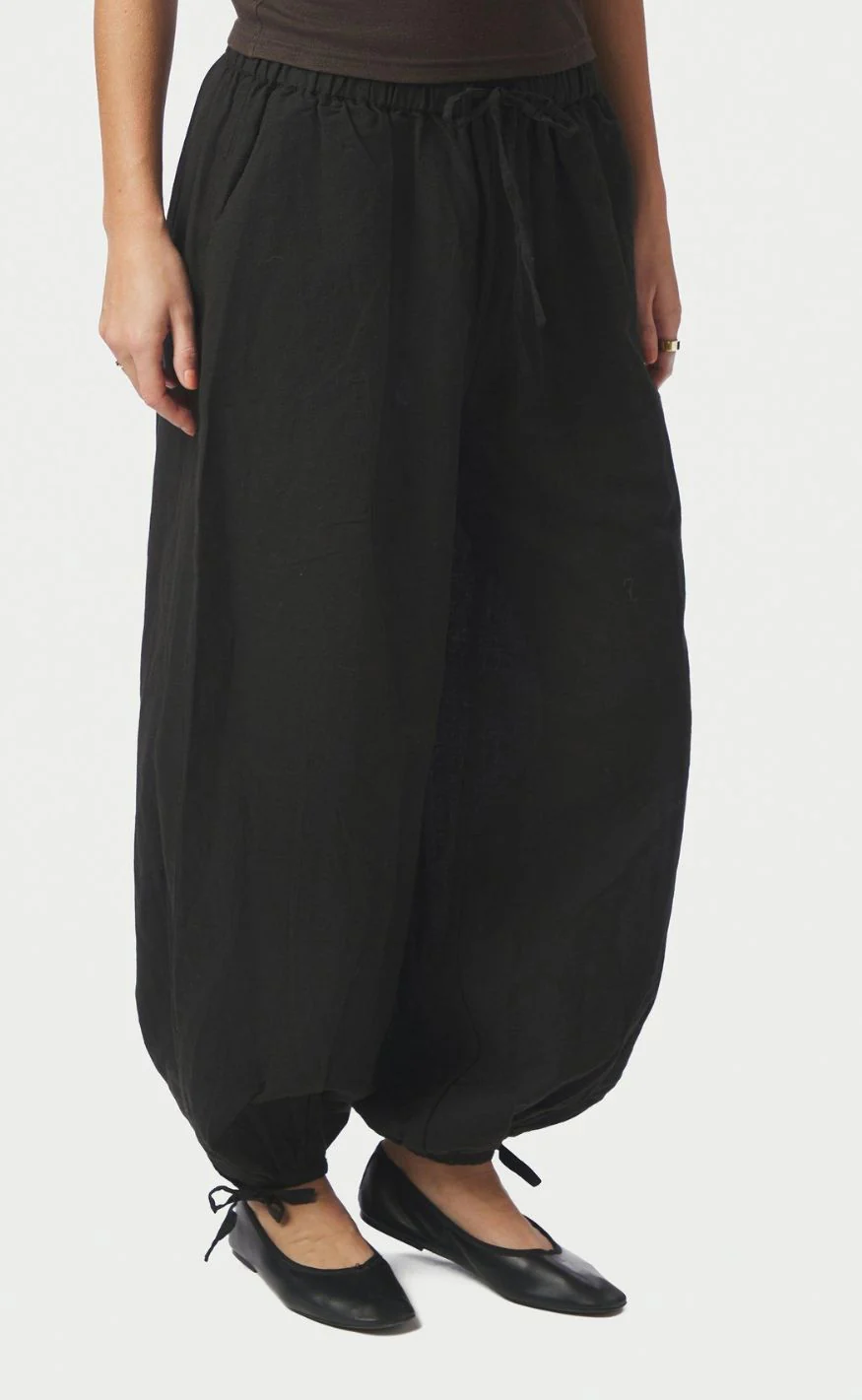 Neo Noir Bukser - Roxane Balloon Linen - Black - Image 3