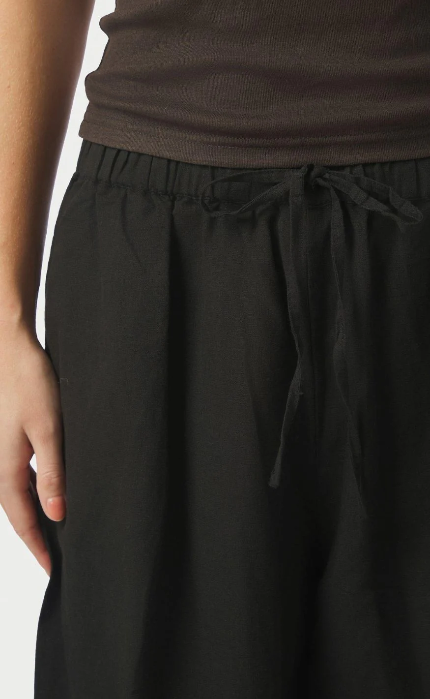 Neo Noir Bukser - Roxane Balloon Linen - Black - Image 6