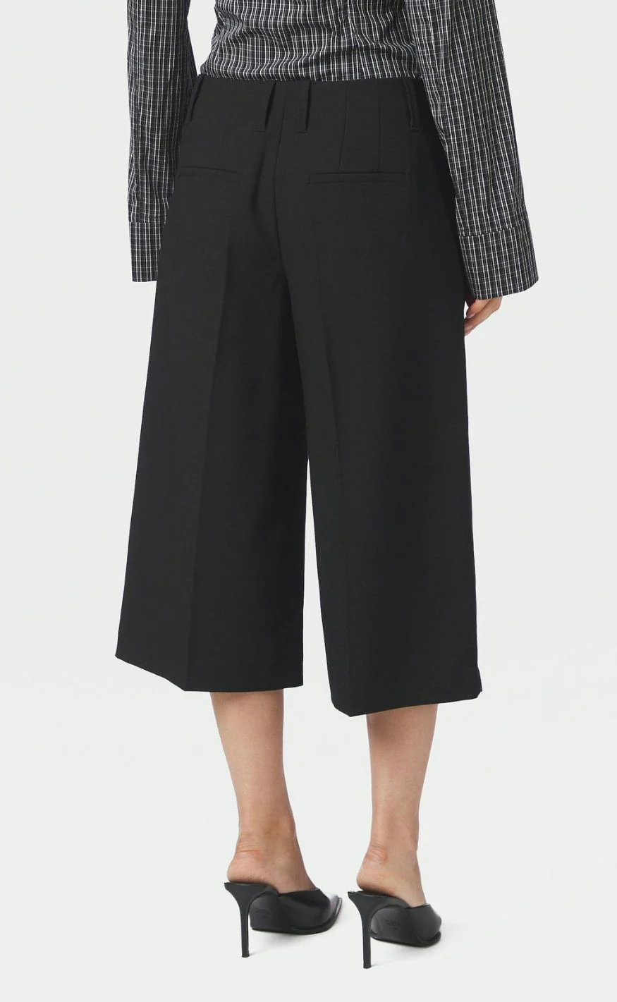 Neo Noir Shorts - Hannah Bermuda - Black - Image 3