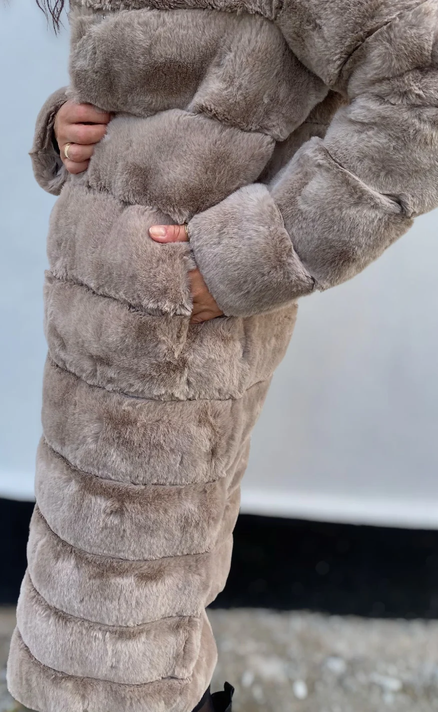 Notyz Jakke - Fake Fur Long - Sand - Image 7
