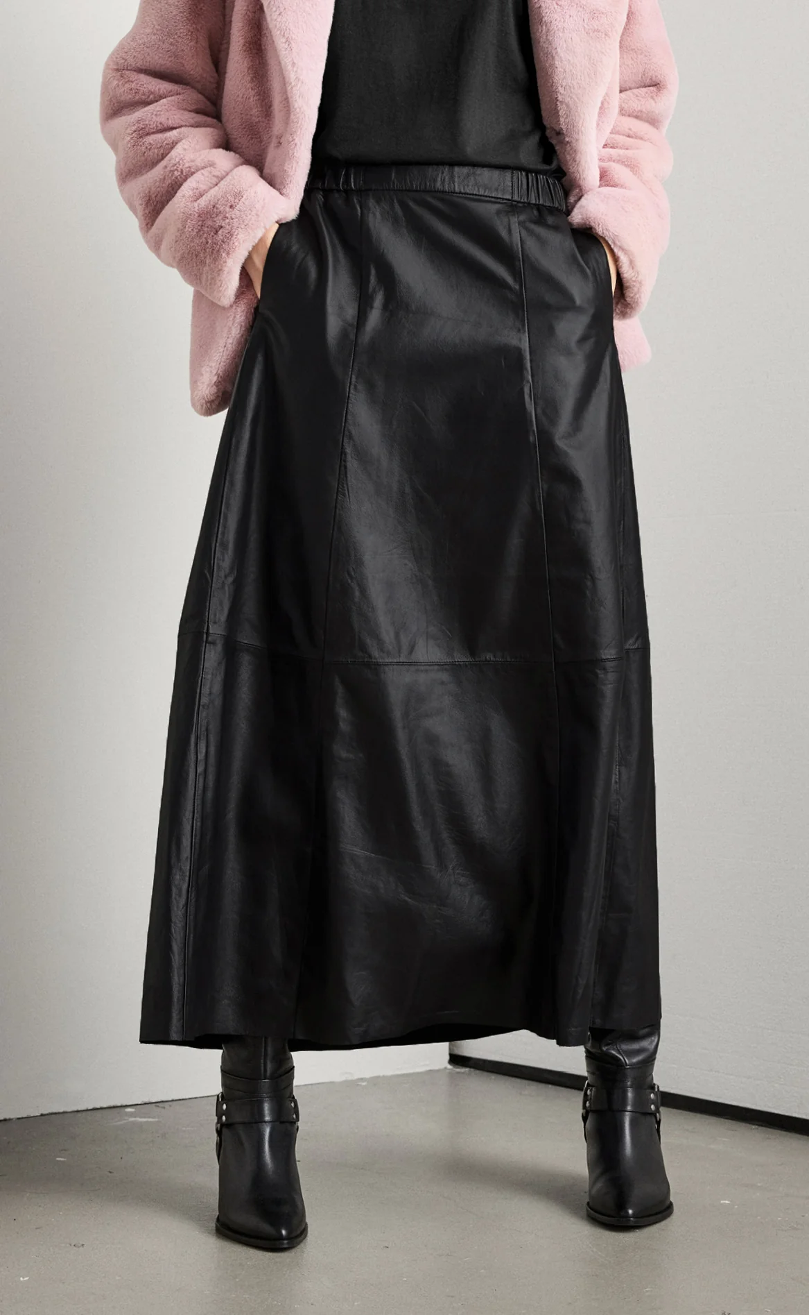 Notyz Nederdel - A-Shape - Black