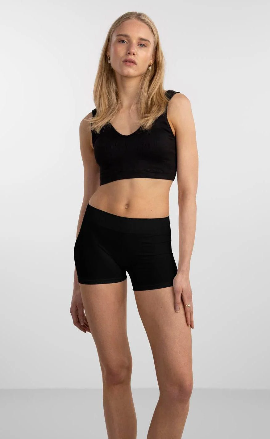 Pieces Shorts - London Mini - Black - Image 5