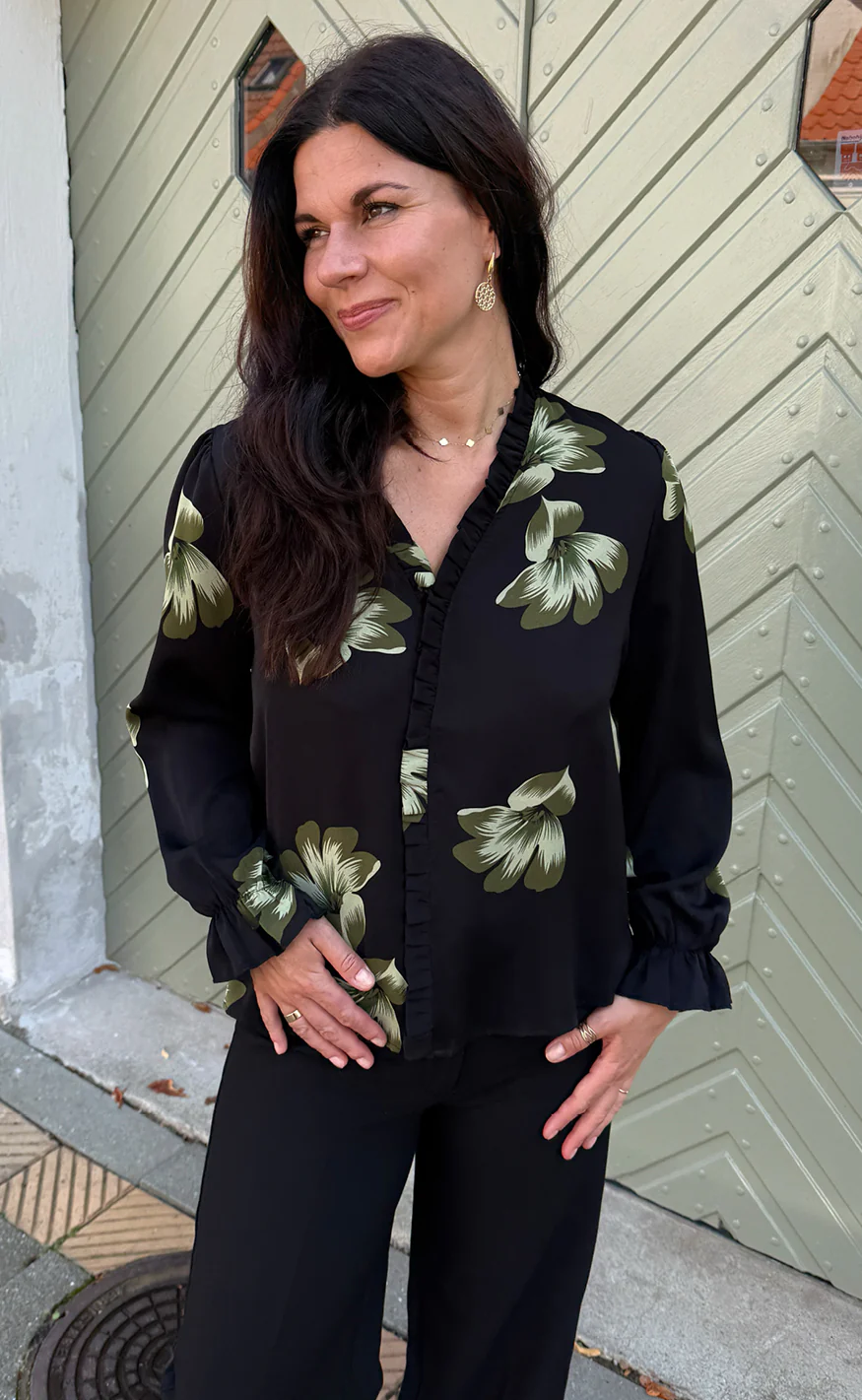 Say INA Copenhagen Bluse - Catja - Black W. Green Flower - Image 3