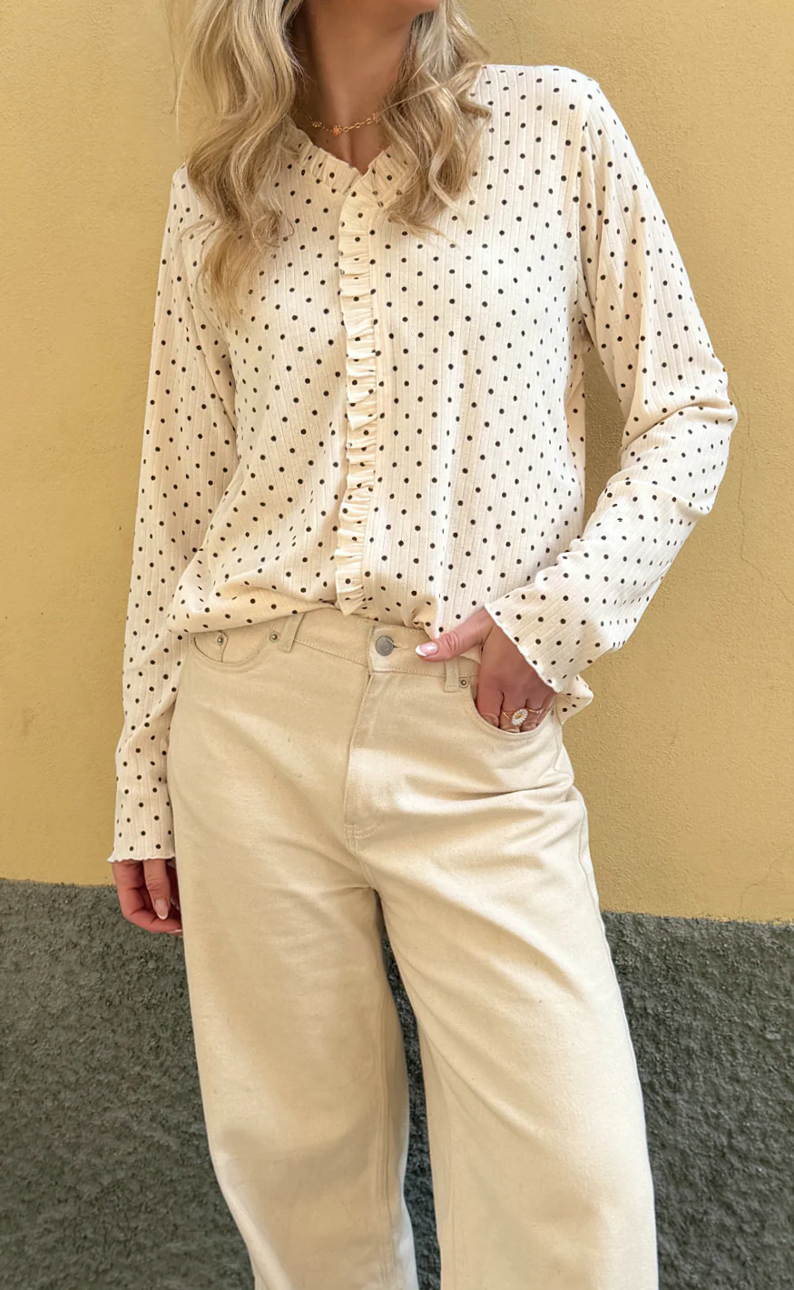 Say INA Copenhagen Bluse - Catja Stretch - Beige W. Brown Dots - Image 3