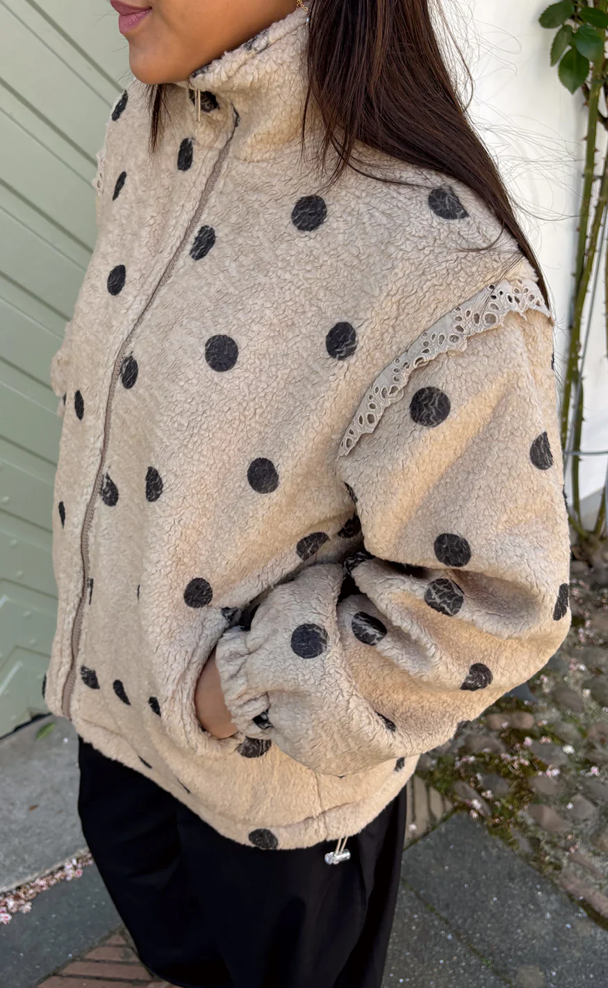Say INA Copenhagen Fleece Jakke - Fia - Beige W. Black Dots - Image 5