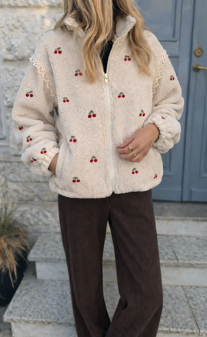 Say INA Copenhagen Fleece Jakke - Fia - Off White W. Cherries - Image 6