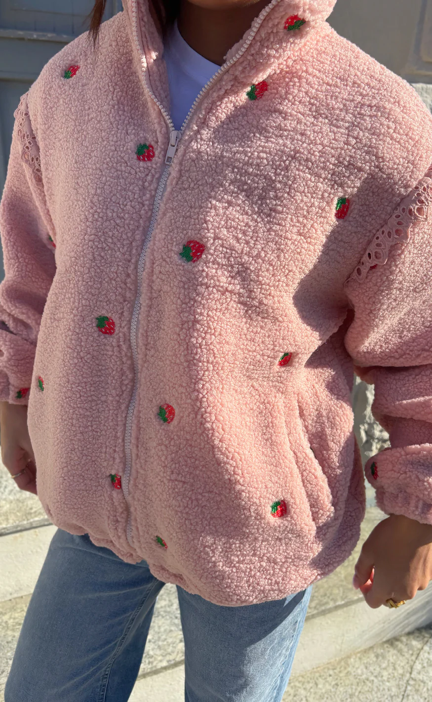 Say INA Copenhagen Fleece Jakke - Fia - Pink W. Strawberry Embroidery - Image 4