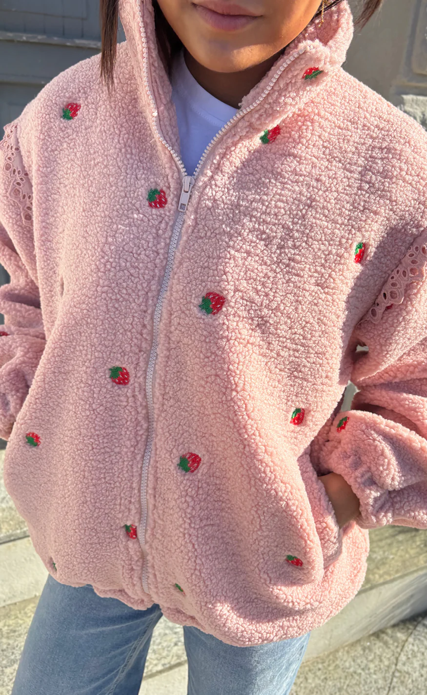 Say INA Copenhagen Fleece Jakke - Fia - Pink W. Strawberry Embroidery - Image 5