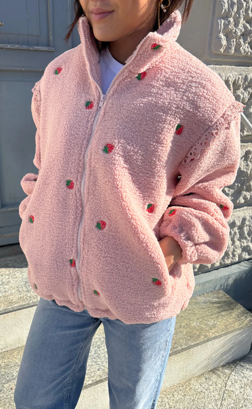 Say INA Copenhagen Fleece Jakke - Fia - Pink W. Strawberry Embroidery - Image 8