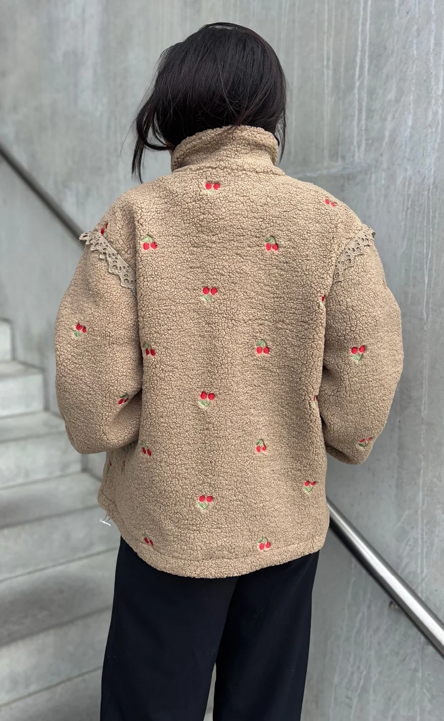 Say INA Copenhagen Fleece Jakke - Fia - Taupe W. Cherry - Image 9