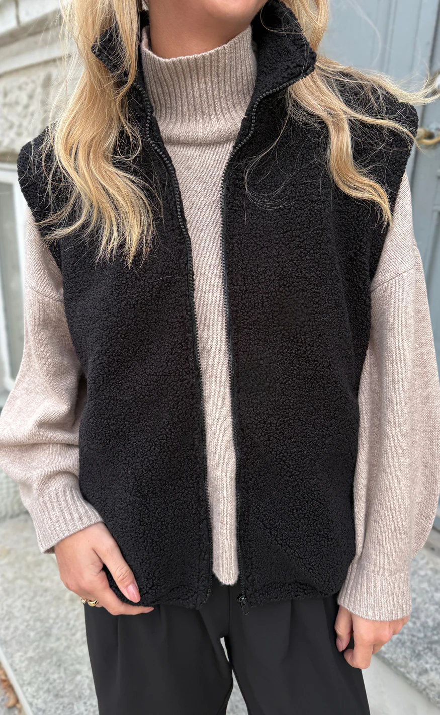 Say INA Copenhagen Fleece Vest - Fia - Black - Image 5