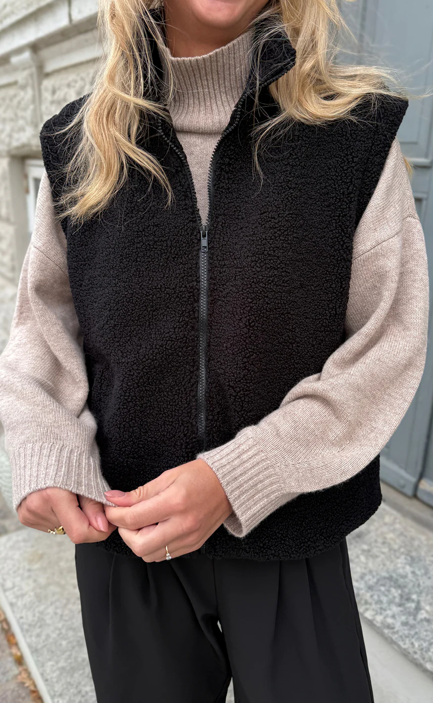Say INA Copenhagen Fleece Vest - Fia - Black - Image 9