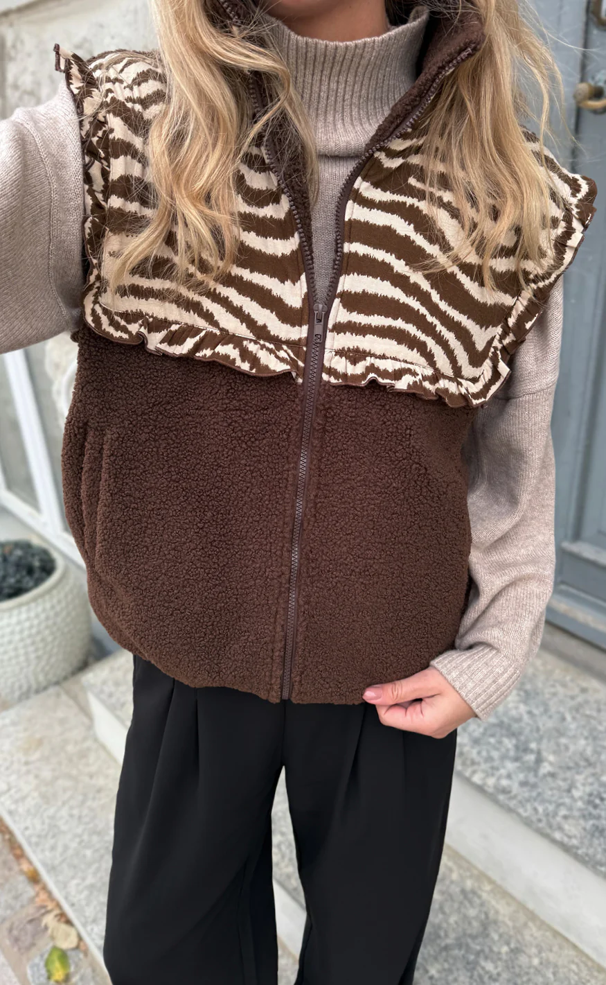 Say INA Copenhagen Fleece Vest - Fia - Dark Brown W. Zebra - Image 2