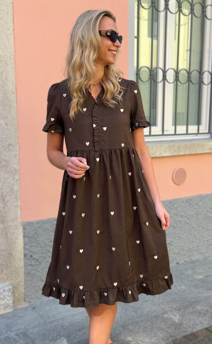 Say INA Copenhagen Kjole - Catja Summer Long - Dark Brown W. Off White Embroidery Hearts - Image 3