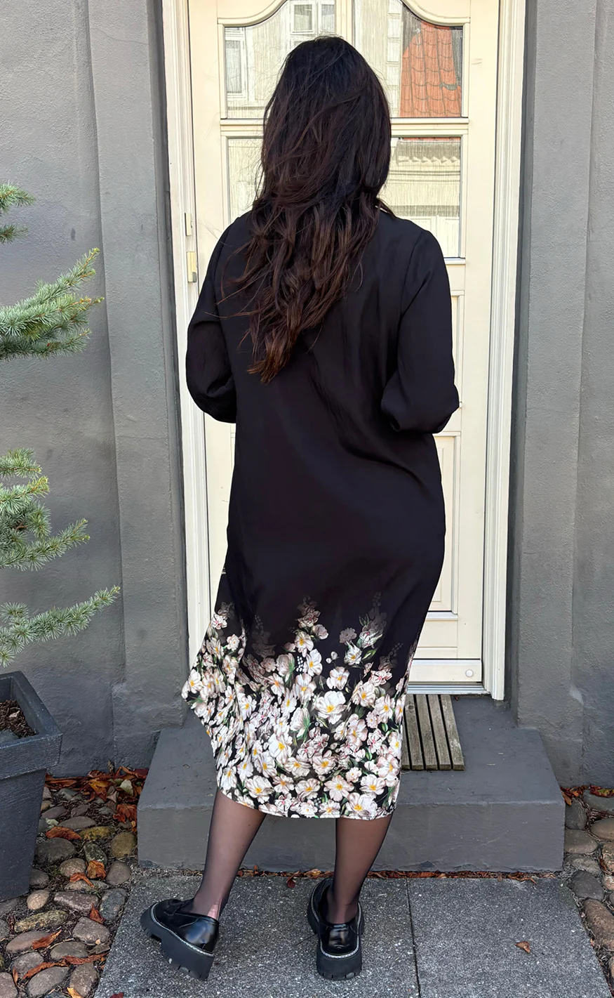 Say INA Copenhagen Kjole - Ella - Black W. Flowers - Image 5