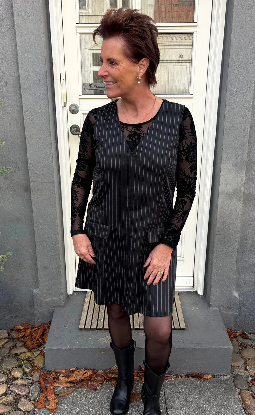 Say INA Copenhagen Kjole - Jessi Spencer - Black Pinstripe - Image 3