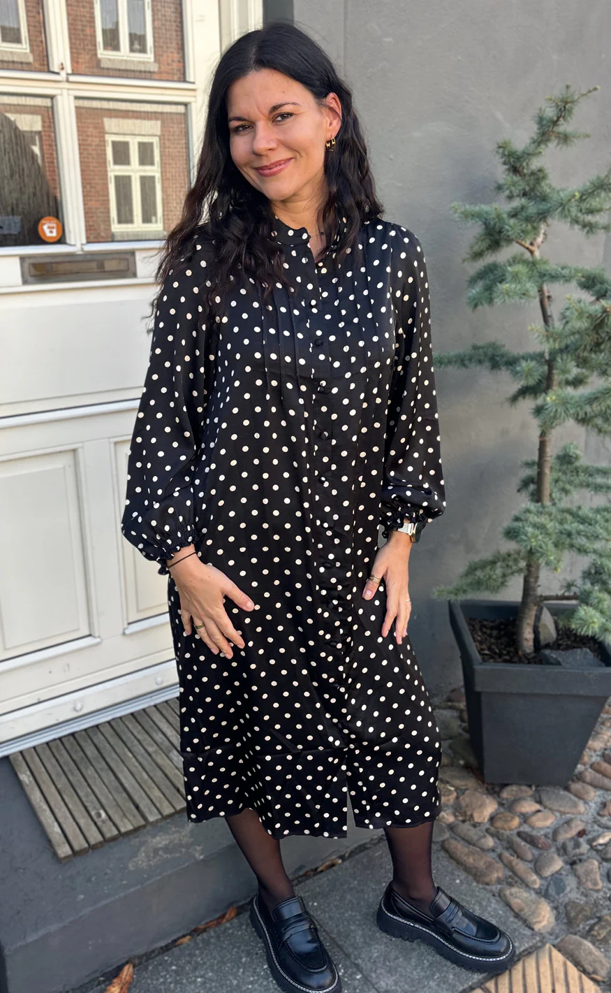 Say INA Copenhagen Kjole - Liara - Black W. White Dots - Image 3