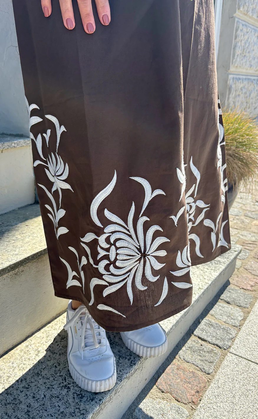 Say INA Copenhagen Kjole - Tilde Strap - Chocolate Brown W. Embroidery - Image 4