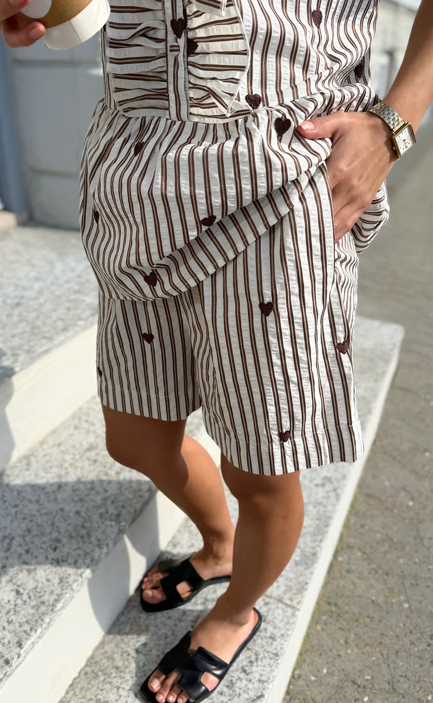 Say INA Copenhagen Shorts - Liv - White / Brown Striped W. Brown Hearts