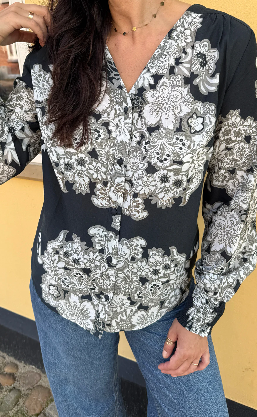 Say INA Copenhagen Skjorte - Hanna - Black W. Flowers - Image 6