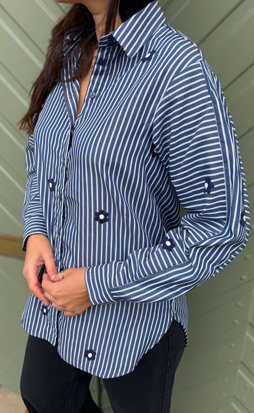Say INA Copenhagen Skjorte - Katrina - Navy Blue Striped W. Embroidery Flower - Image 4