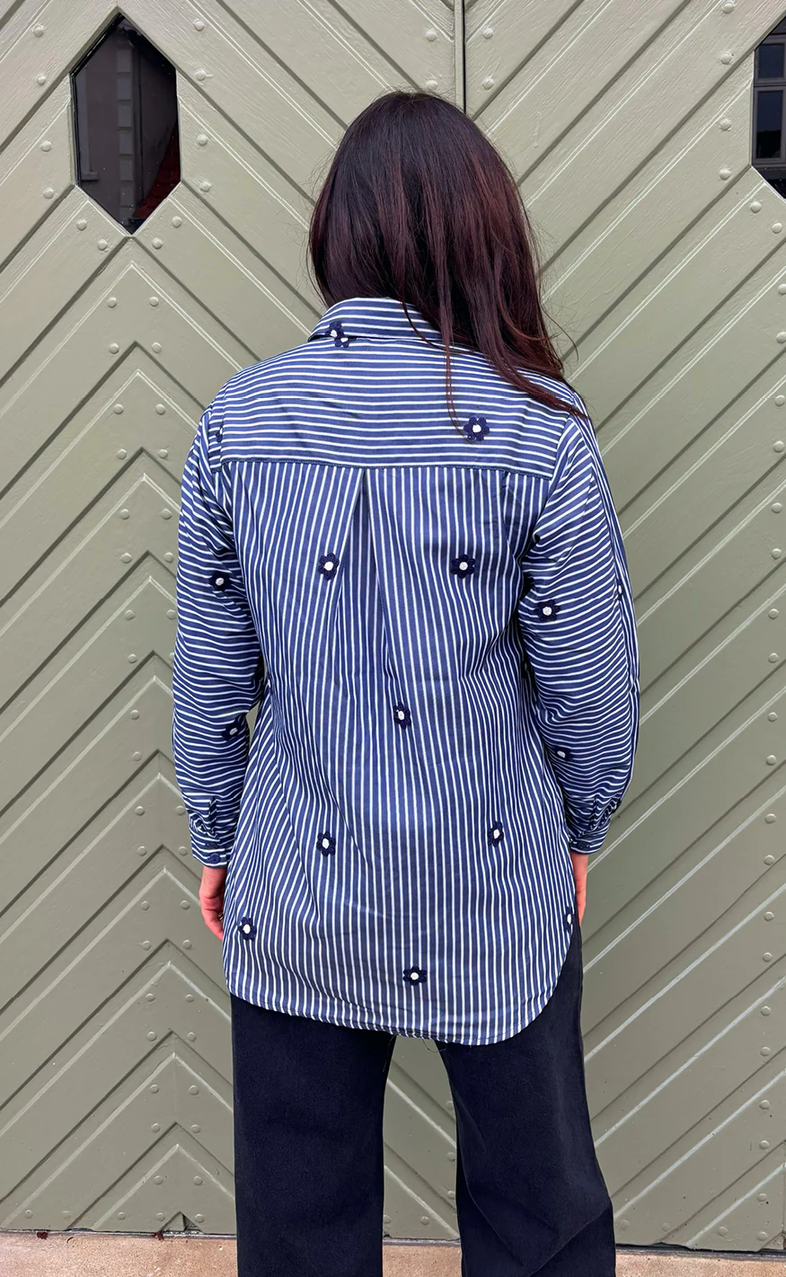Say INA Copenhagen Skjorte - Katrina - Navy Blue Striped W. Embroidery Flower - Image 5