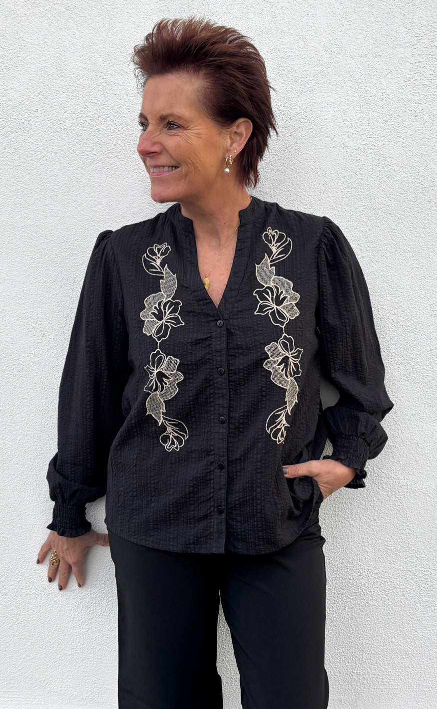 Say INA Copenhagen Skjorte - Pauline - Black W. Flower Embroidery - Image 2