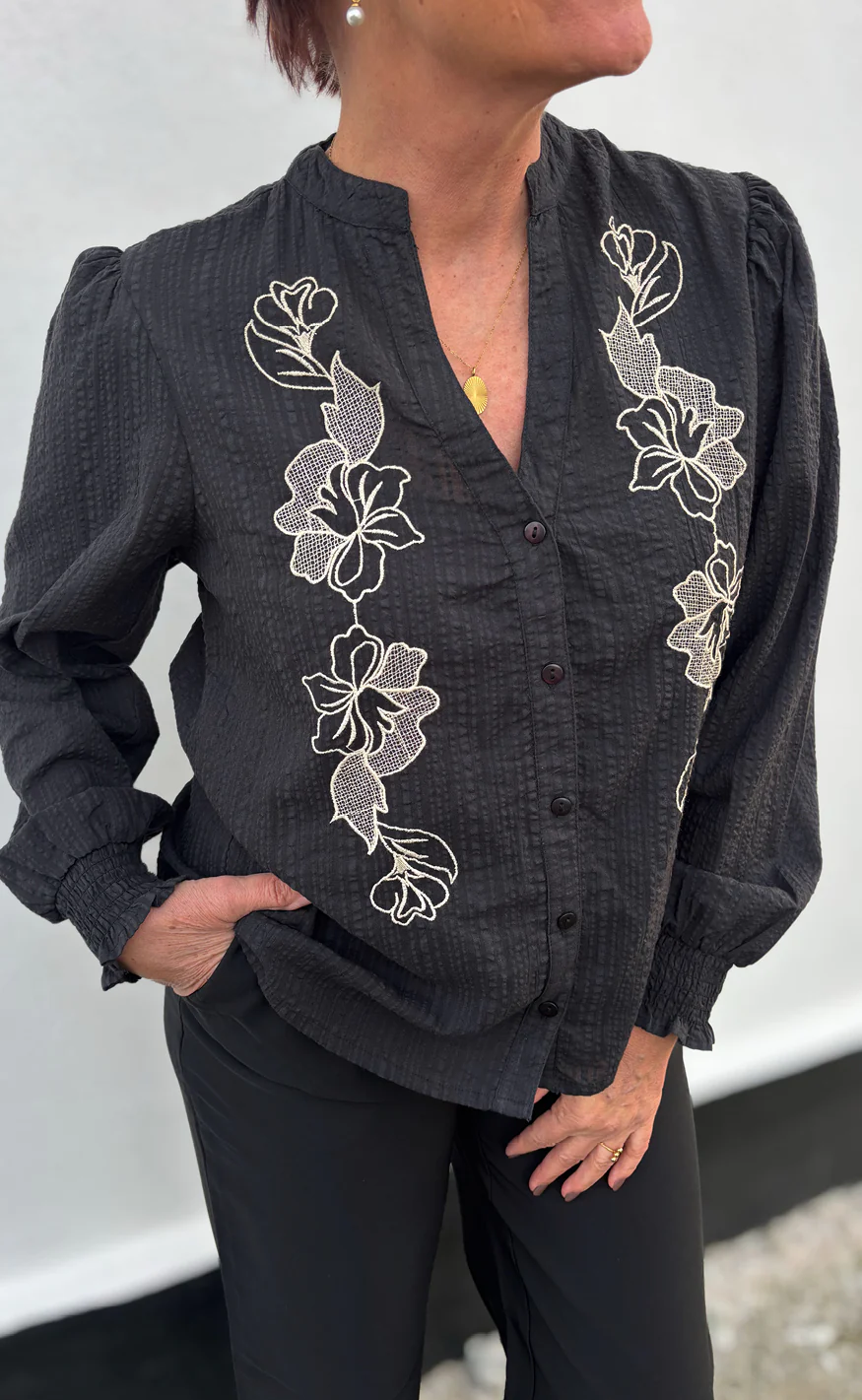 Say INA Copenhagen Skjorte - Pauline - Black W. Flower Embroidery - Image 3
