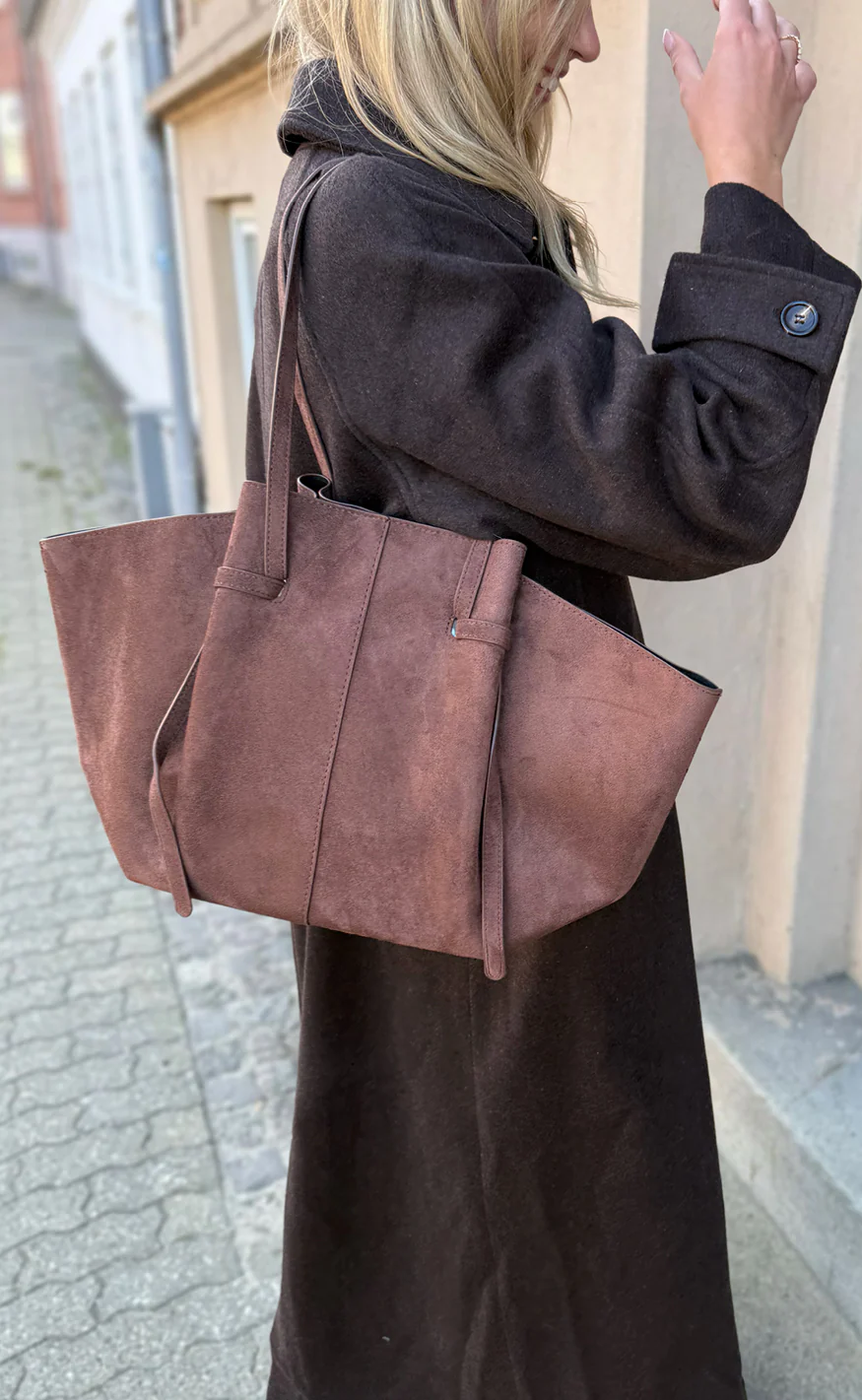 Say INA Copenhagen Taske - Amanda - Brown Faux Suede - Image 3