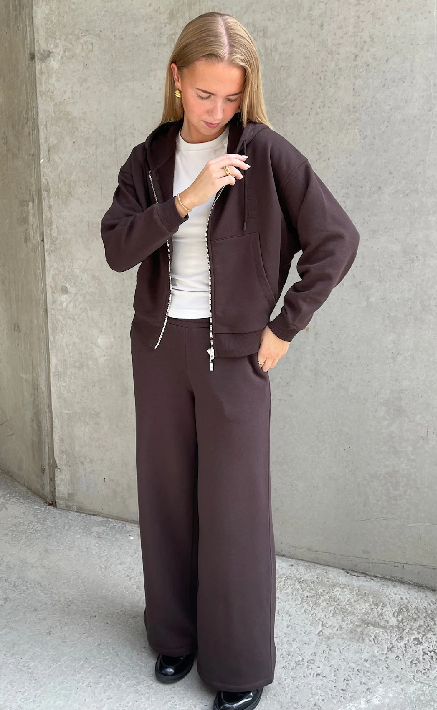 Sisters Point Sweatshirt - Vemia - Brown - Image 5