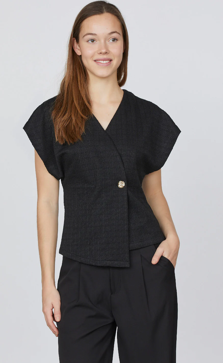 Sisters Point Vest - Evela-VE - Black - Image 2